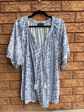 4/$25 • Lily Morgan Split Neck Floral Blouse